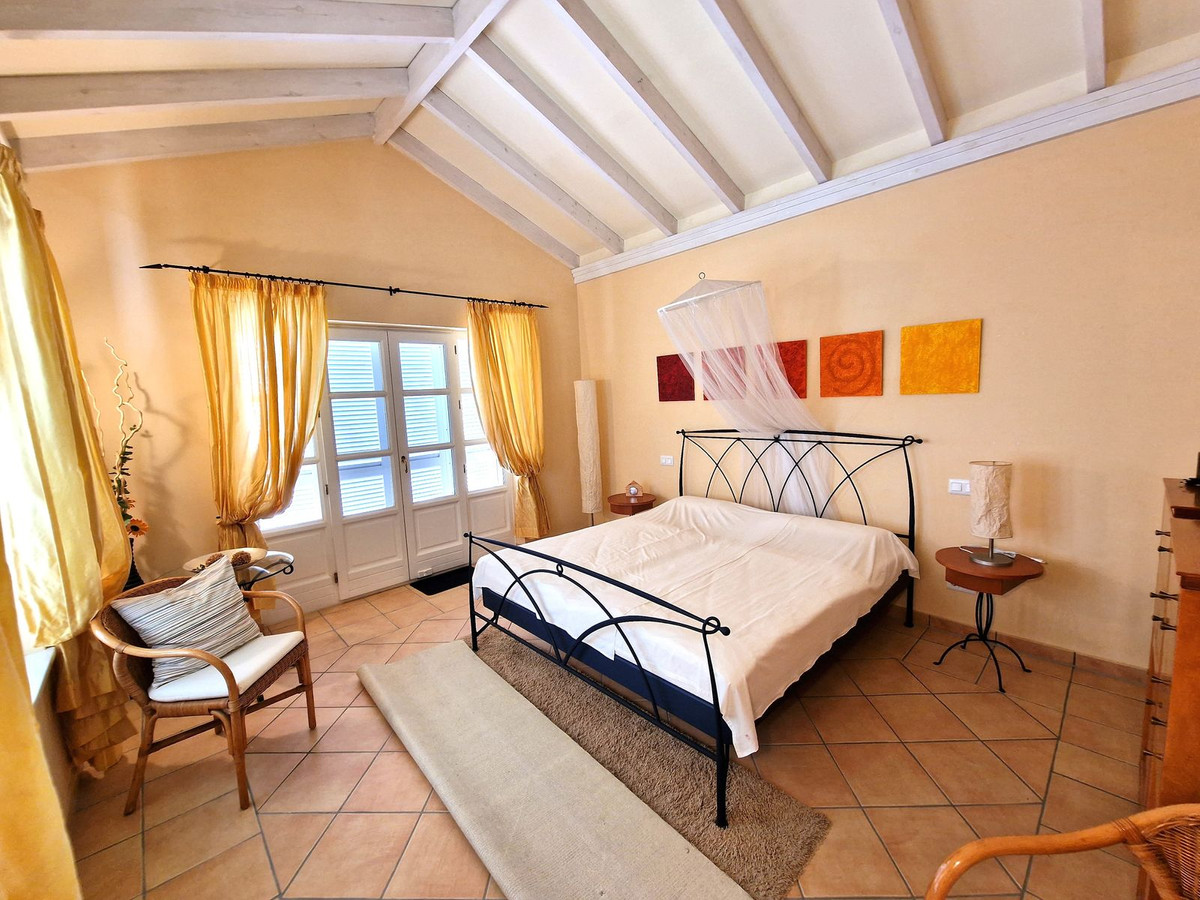 Se vende Villa - Chalet de 3 dormitorios en Costa Del Sol, Málaga, España