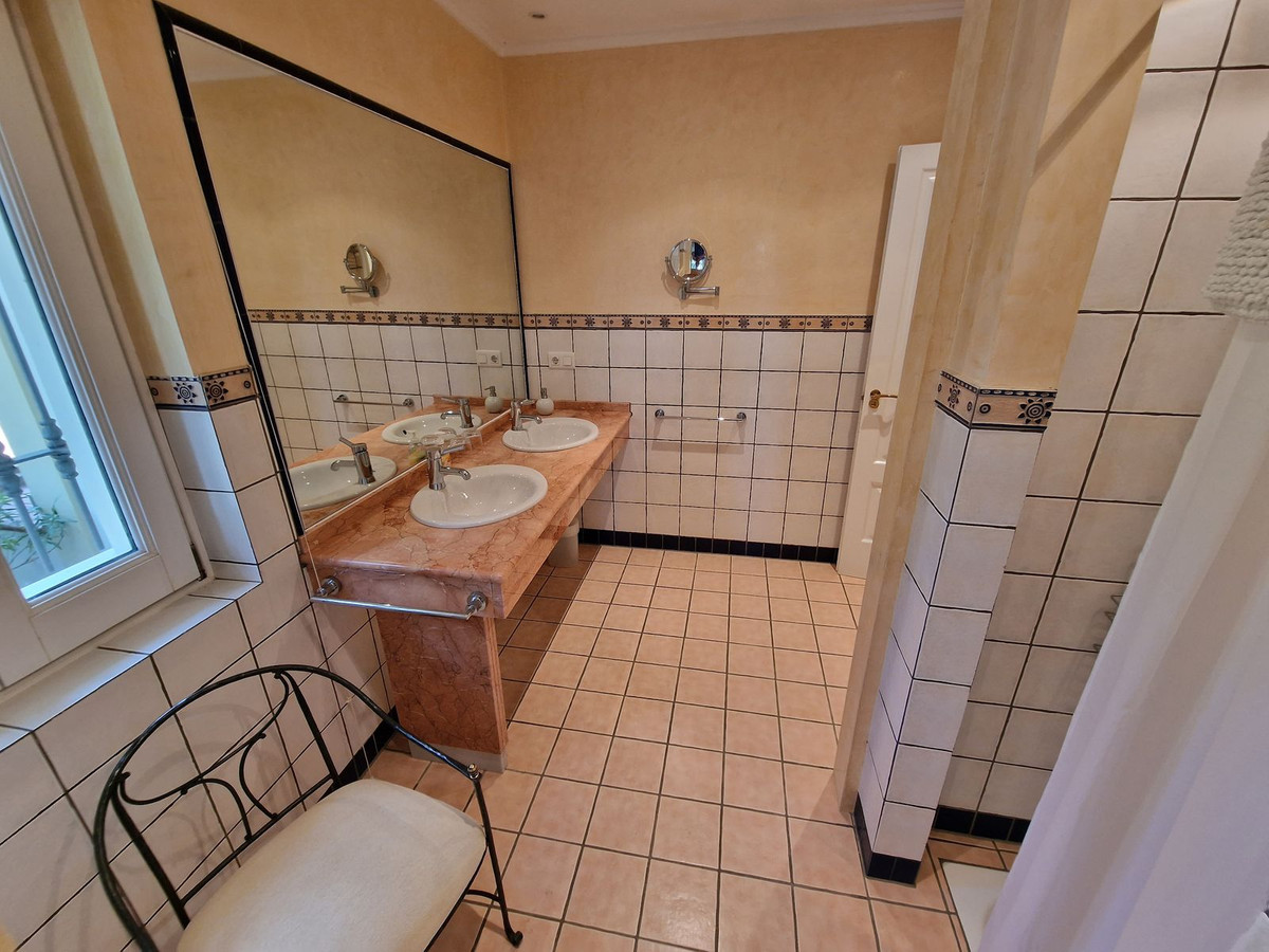 Se vende Villa - Chalet de 3 dormitorios en Costa Del Sol, Málaga, España