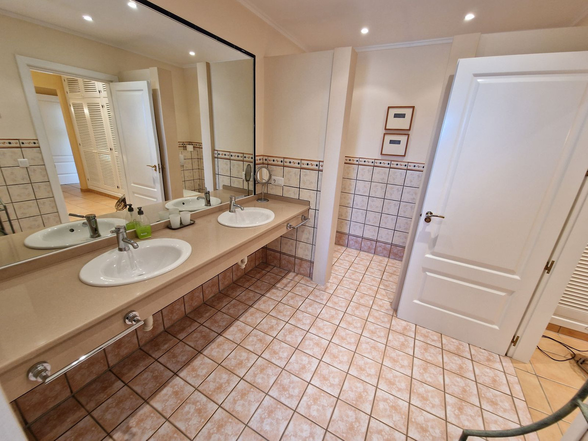 Se vende Villa - Chalet de 3 dormitorios en Costa Del Sol, Málaga, España