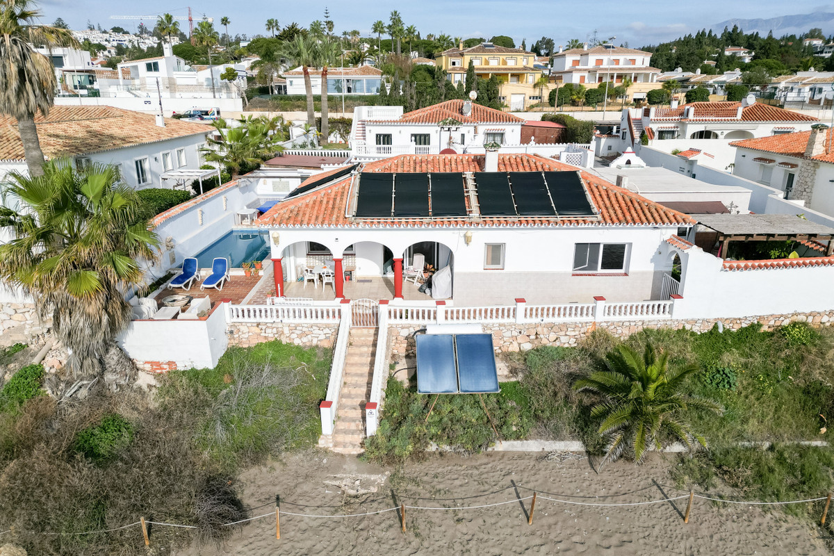 Se vende Villa - Chalet de 4 dormitorios en Costa Del Sol, Málaga, España