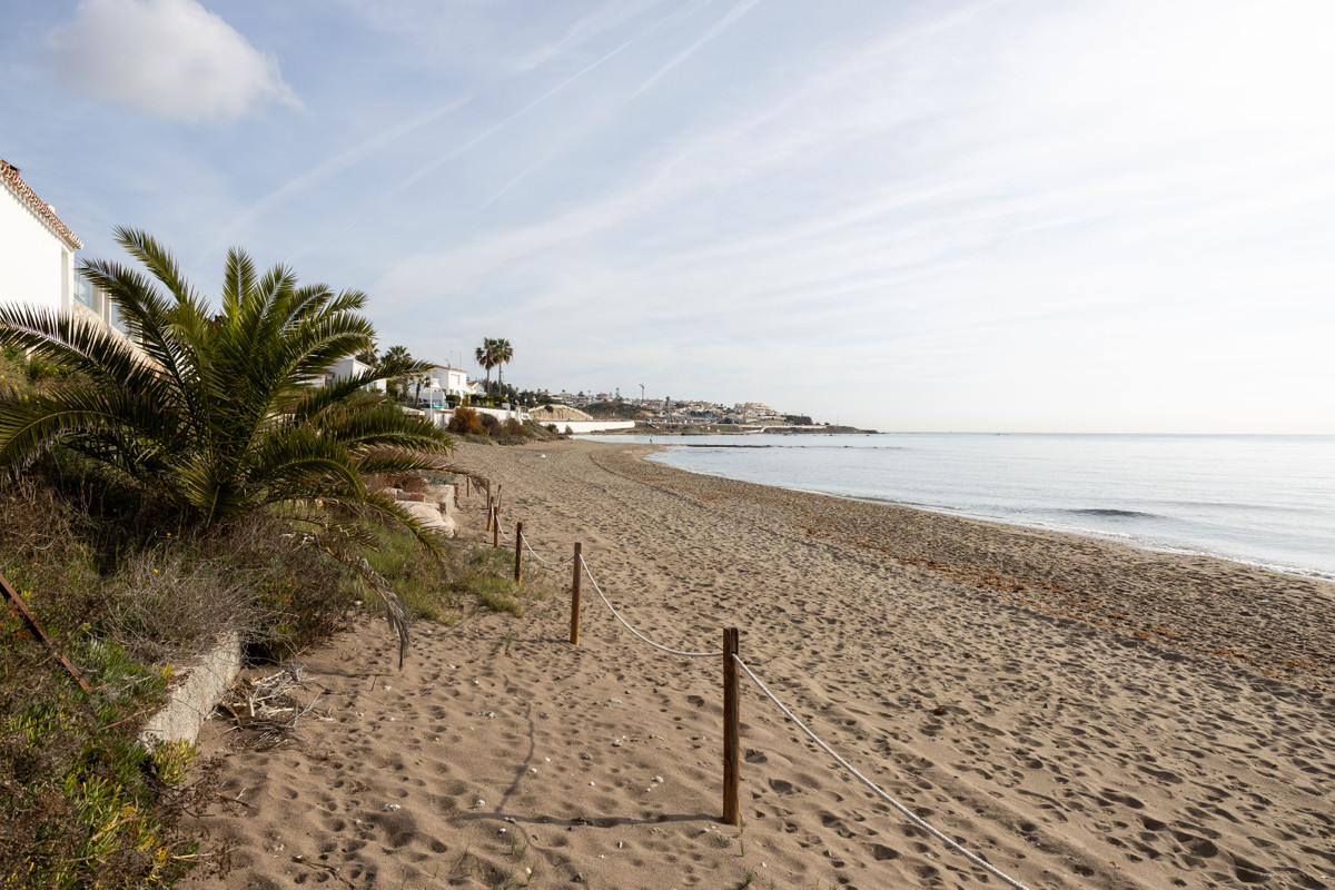 Se vende Villa - Chalet de 4 dormitorios en Costa Del Sol, Málaga, España