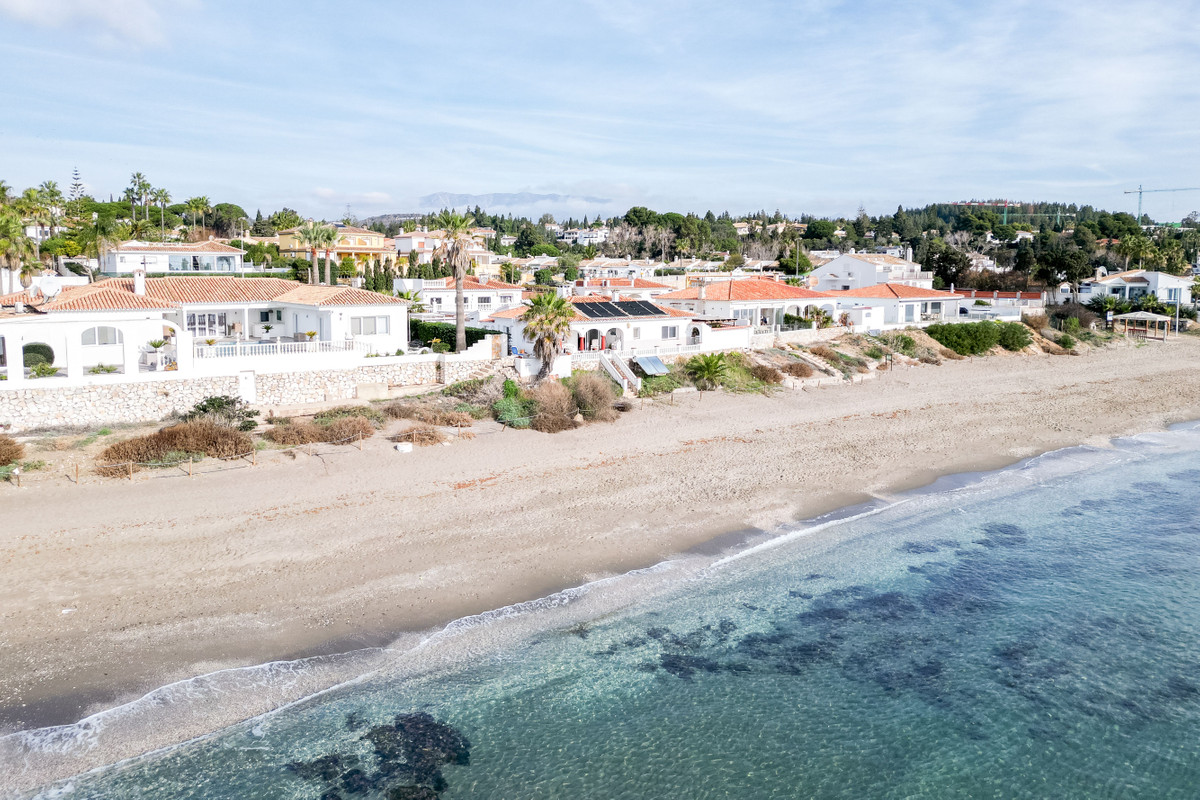 Se vende Villa - Chalet de 4 dormitorios en Costa Del Sol, Málaga, España