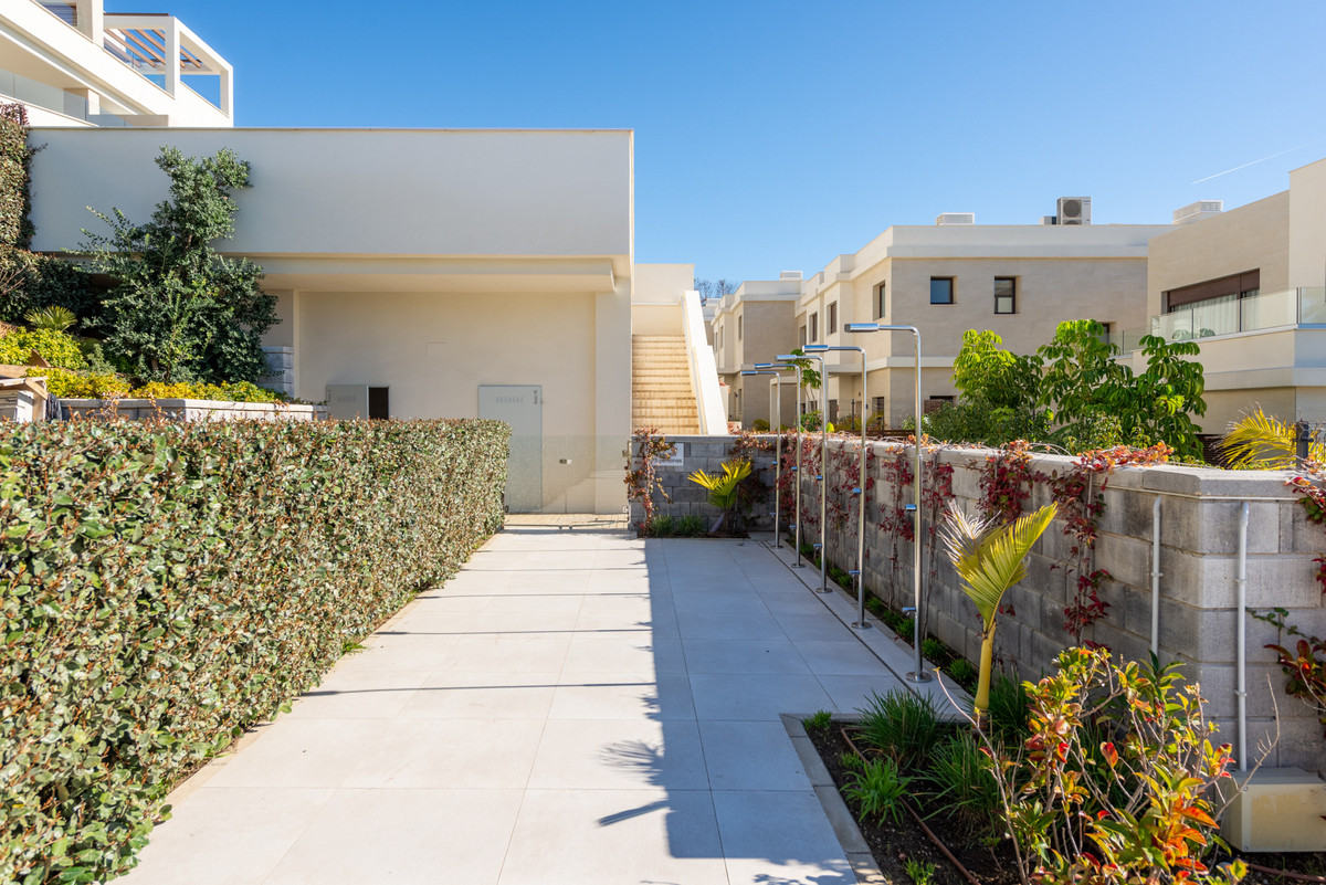 3 Bed Apartment for sale in Estepona Costa Del Sol, Málaga, Spain