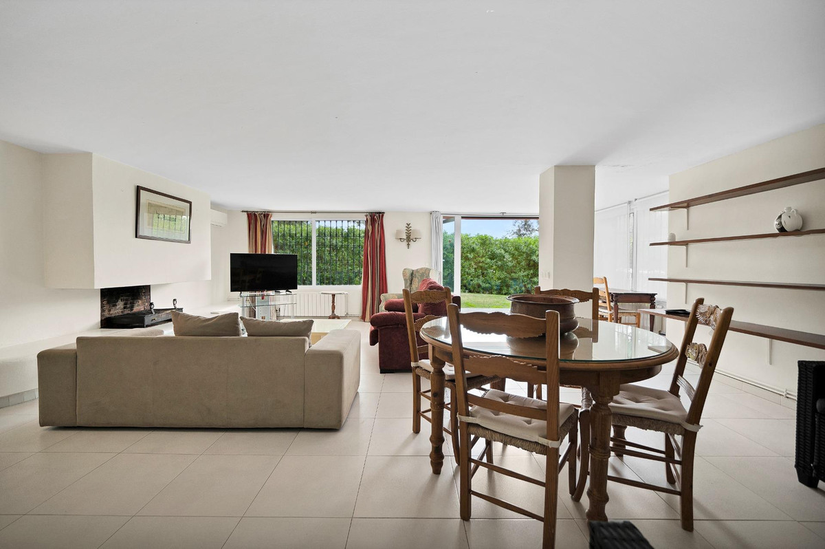 5 Bed Townhouse for sale in Elviria Costa Del Sol, Málaga, Spain