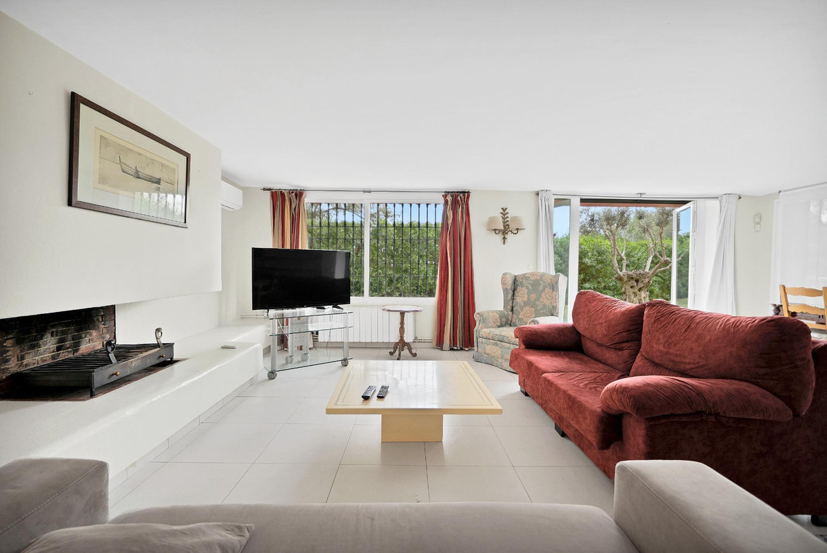 5 Bed Townhouse for sale in Elviria Costa Del Sol, Málaga, Spain