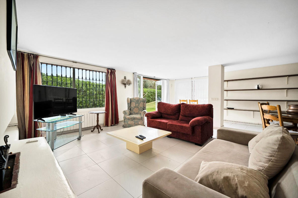 5 Bed Townhouse for sale in Elviria Costa Del Sol, Málaga, Spain