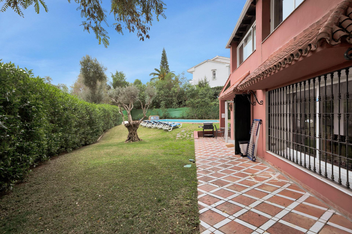5 Bed Townhouse for sale in Elviria Costa Del Sol, Málaga, Spain