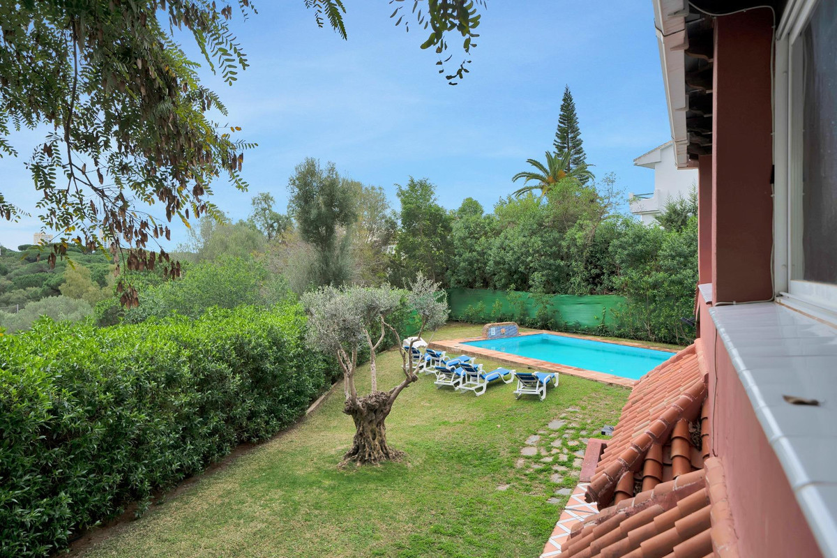 5 Bed Townhouse for sale in Elviria Costa Del Sol, Málaga, Spain