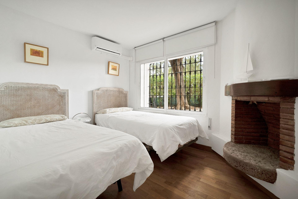 5 Bed Townhouse for sale in Elviria Costa Del Sol, Málaga, Spain