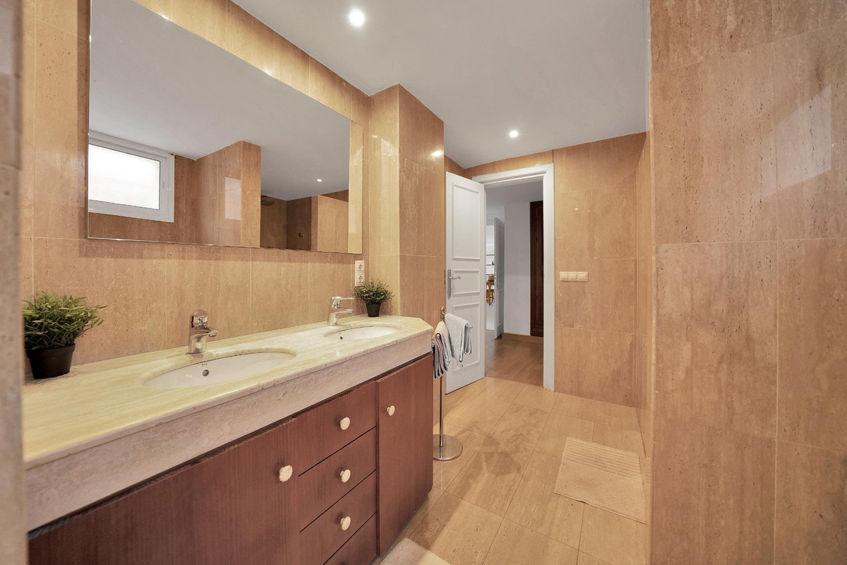 5 Bed Townhouse for sale in Elviria Costa Del Sol, Málaga, Spain