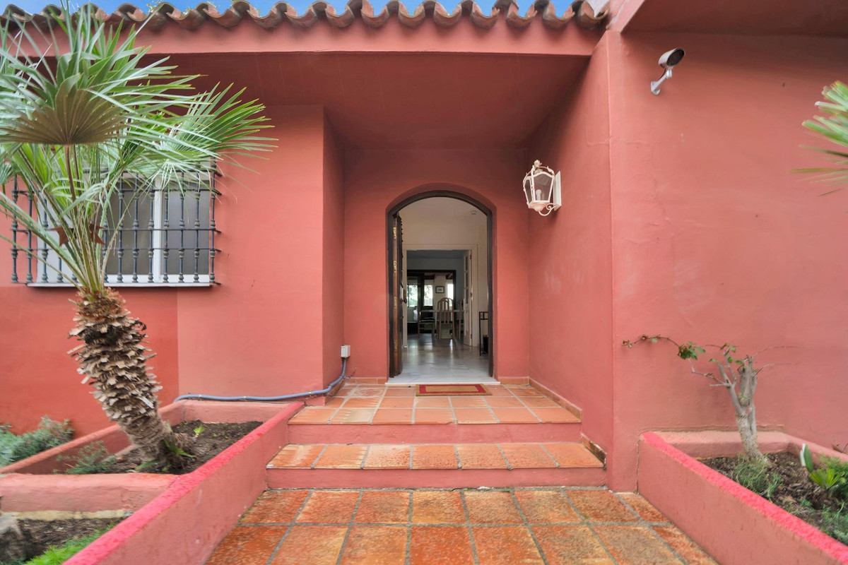 5 Bed Townhouse for sale in Elviria Costa Del Sol, Málaga, Spain