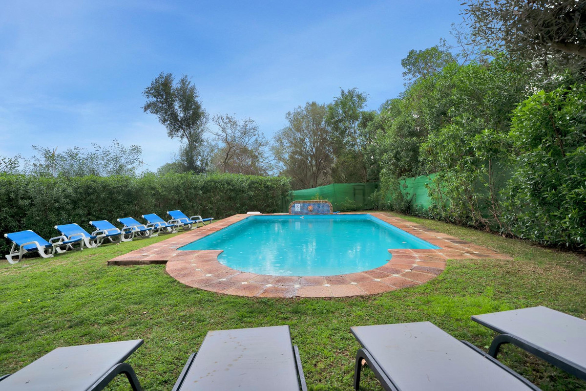 5 Bed Townhouse for sale in Elviria Costa Del Sol, Málaga, Spain