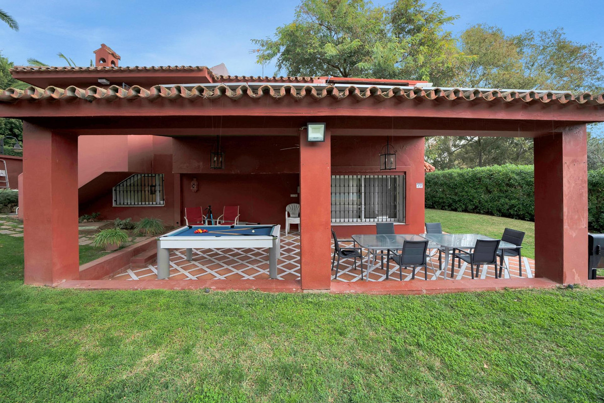5 Bed Townhouse for sale in Elviria Costa Del Sol, Málaga, Spain