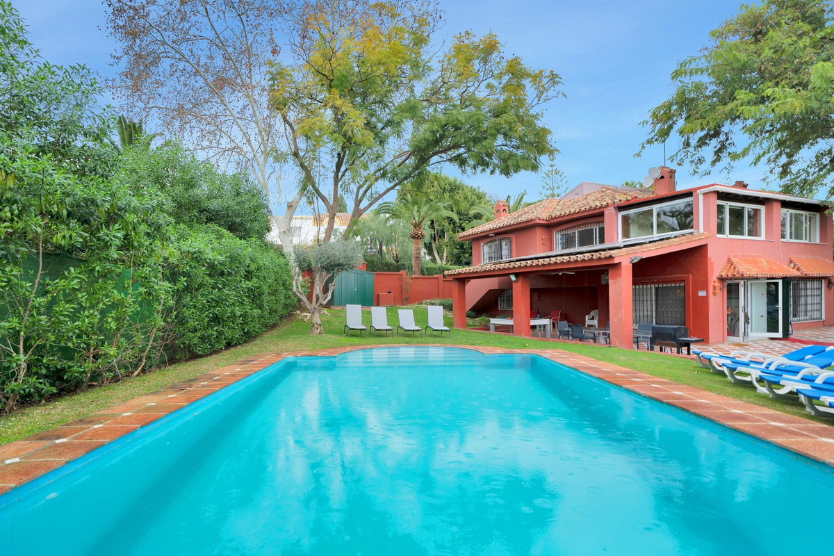 5 Bed Townhouse for sale in Elviria Costa Del Sol, Málaga, Spain