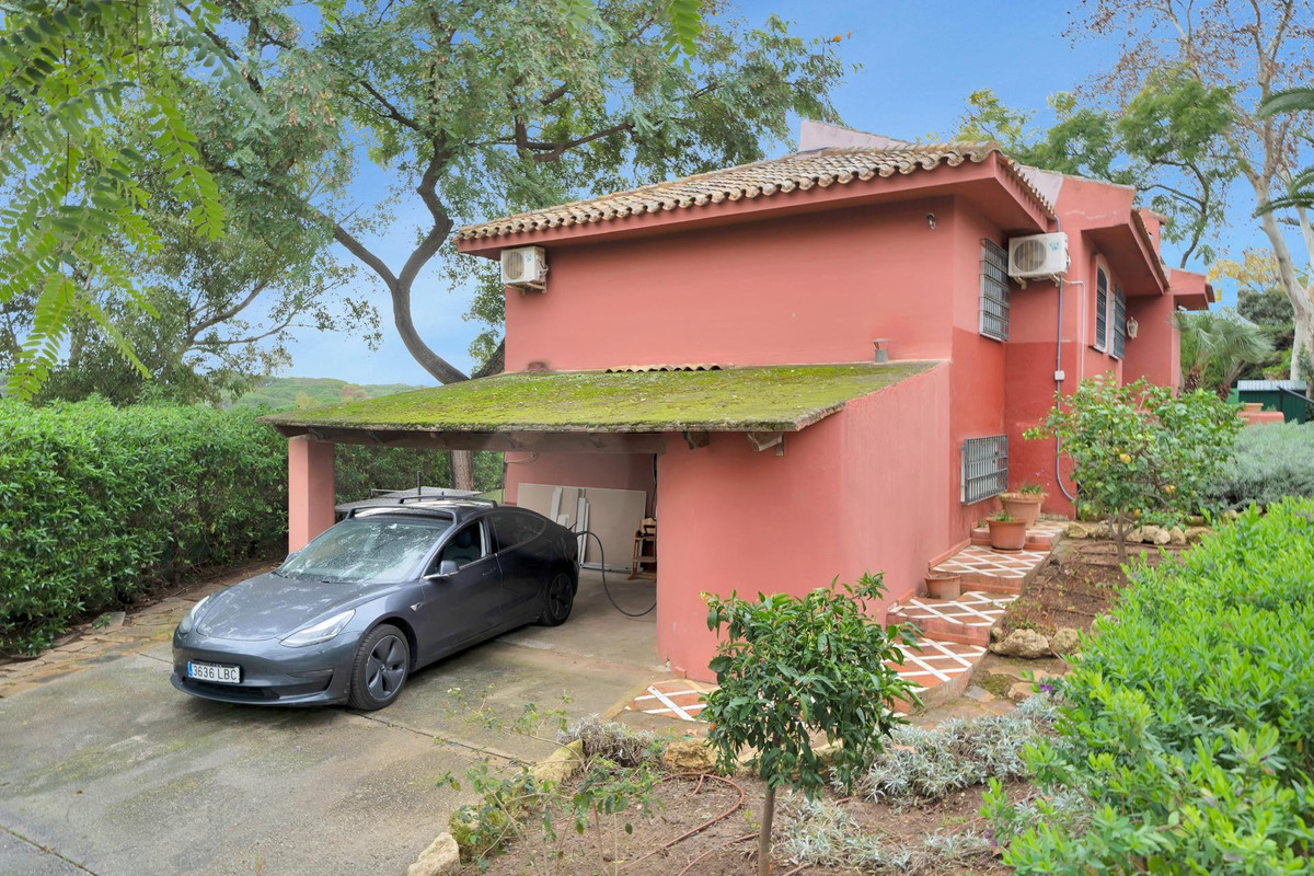 5 Bed Townhouse for sale in Elviria Costa Del Sol, Málaga, Spain