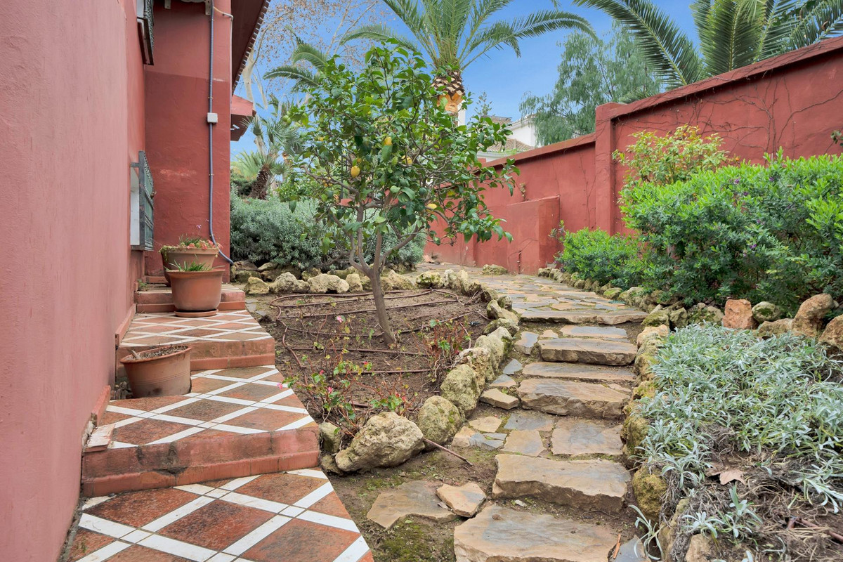 5 Bed Townhouse for sale in Elviria Costa Del Sol, Málaga, Spain