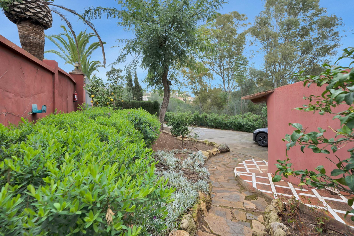 5 Bed Townhouse for sale in Elviria Costa Del Sol, Málaga, Spain
