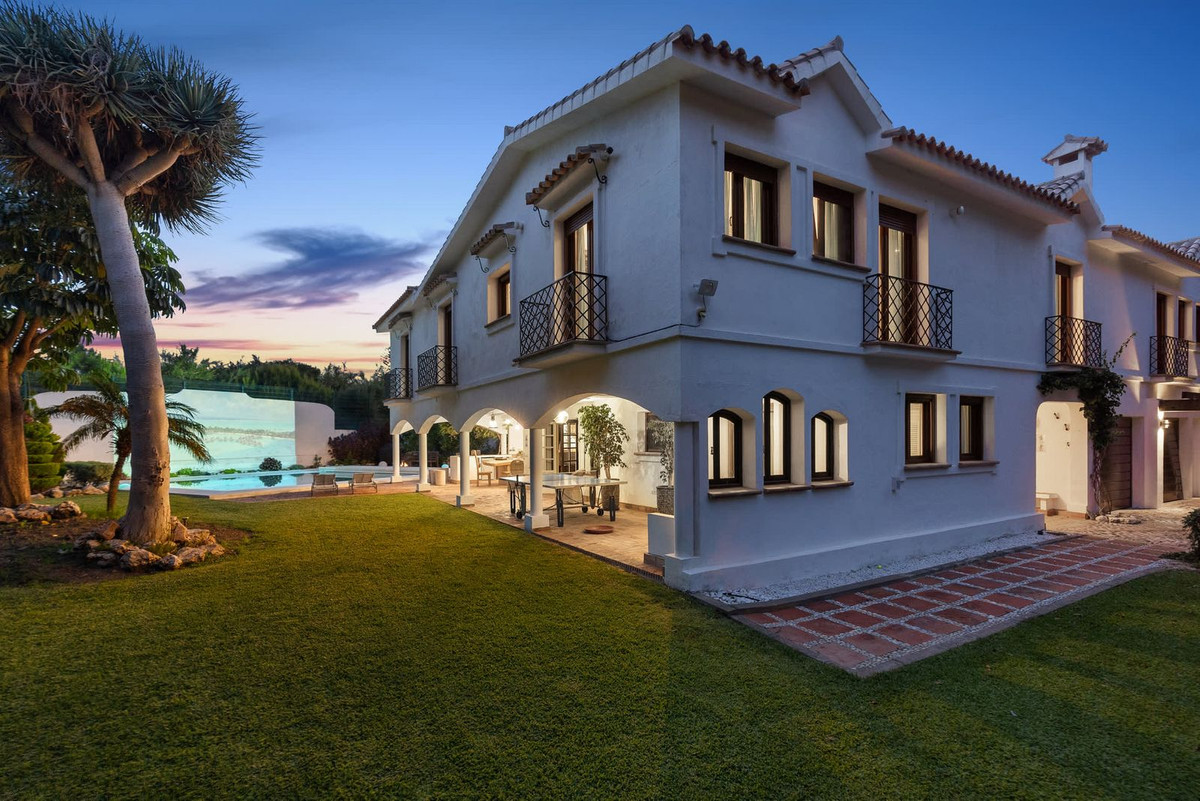 Se vende Villa - Chalet de 4 dormitorios en Costa Del Sol, Málaga, España