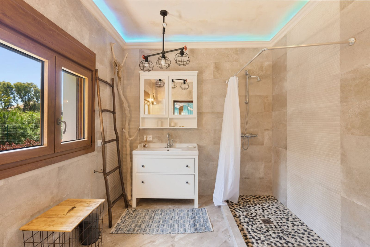 Se vende Villa - Chalet de 4 dormitorios en Costa Del Sol, Málaga, España
