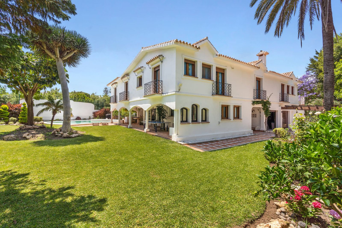 Se vende Villa - Chalet de 4 dormitorios en Costa Del Sol, Málaga, España