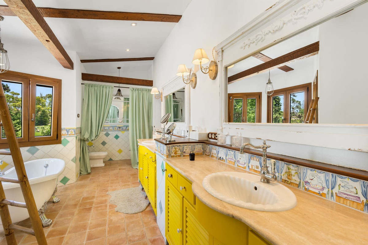 Se vende Villa - Chalet de 4 dormitorios en Costa Del Sol, Málaga, España