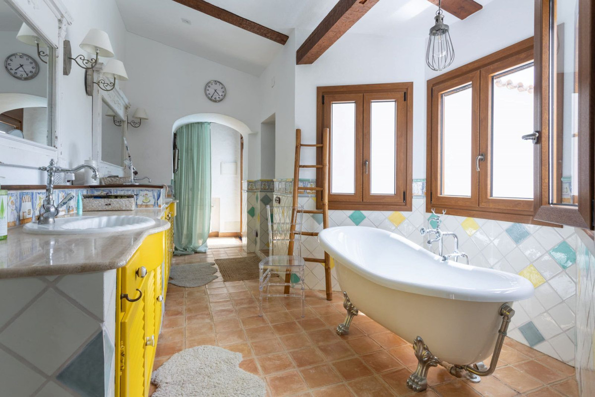 Se vende Villa - Chalet de 4 dormitorios en Costa Del Sol, Málaga, España