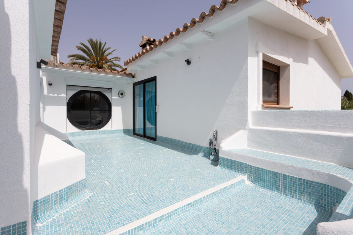 Se vende Villa - Chalet de 4 dormitorios en Costa Del Sol, Málaga, España