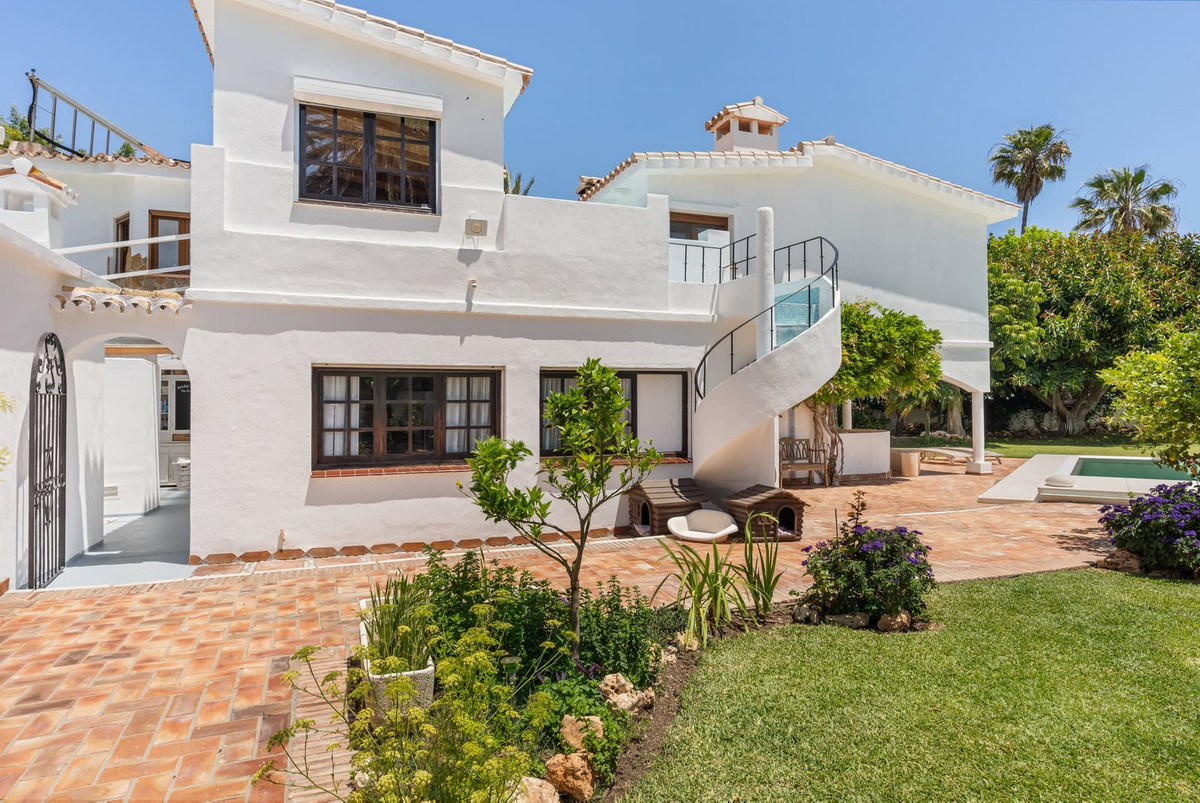Se vende Villa - Chalet de 4 dormitorios en Costa Del Sol, Málaga, España