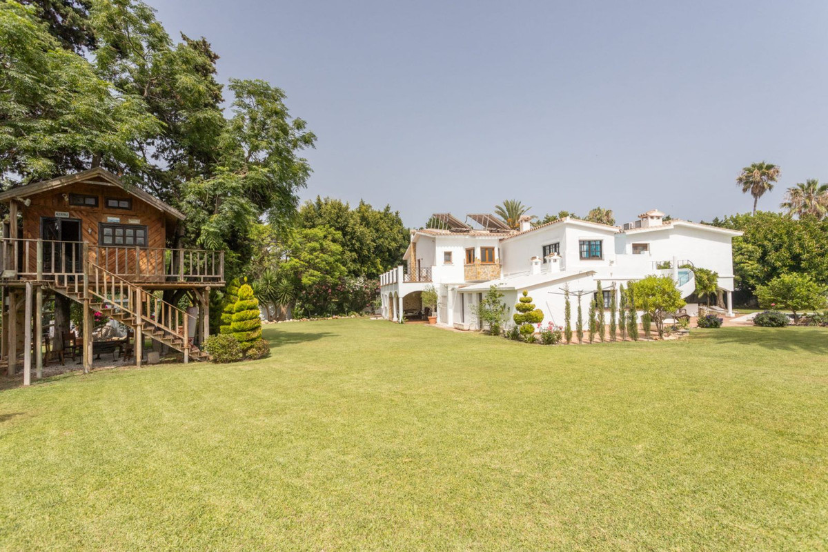 Se vende Villa - Chalet de 4 dormitorios en Costa Del Sol, Málaga, España