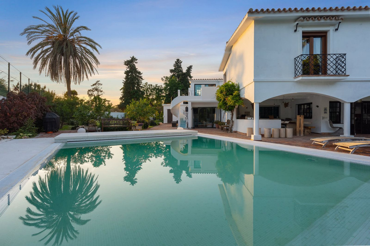 Se vende Villa - Chalet de 4 dormitorios en Costa Del Sol, Málaga, España