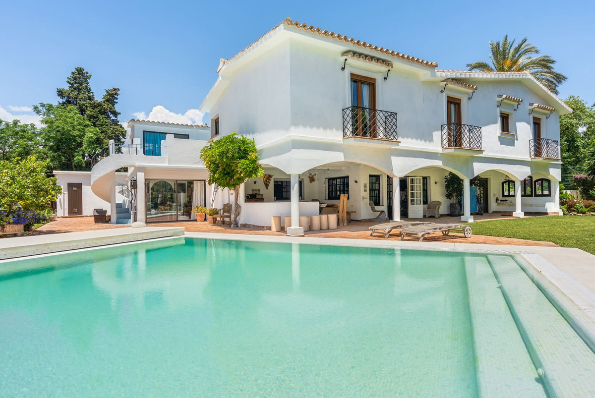 Se vende Villa - Chalet de 4 dormitorios en Costa Del Sol, Málaga, España