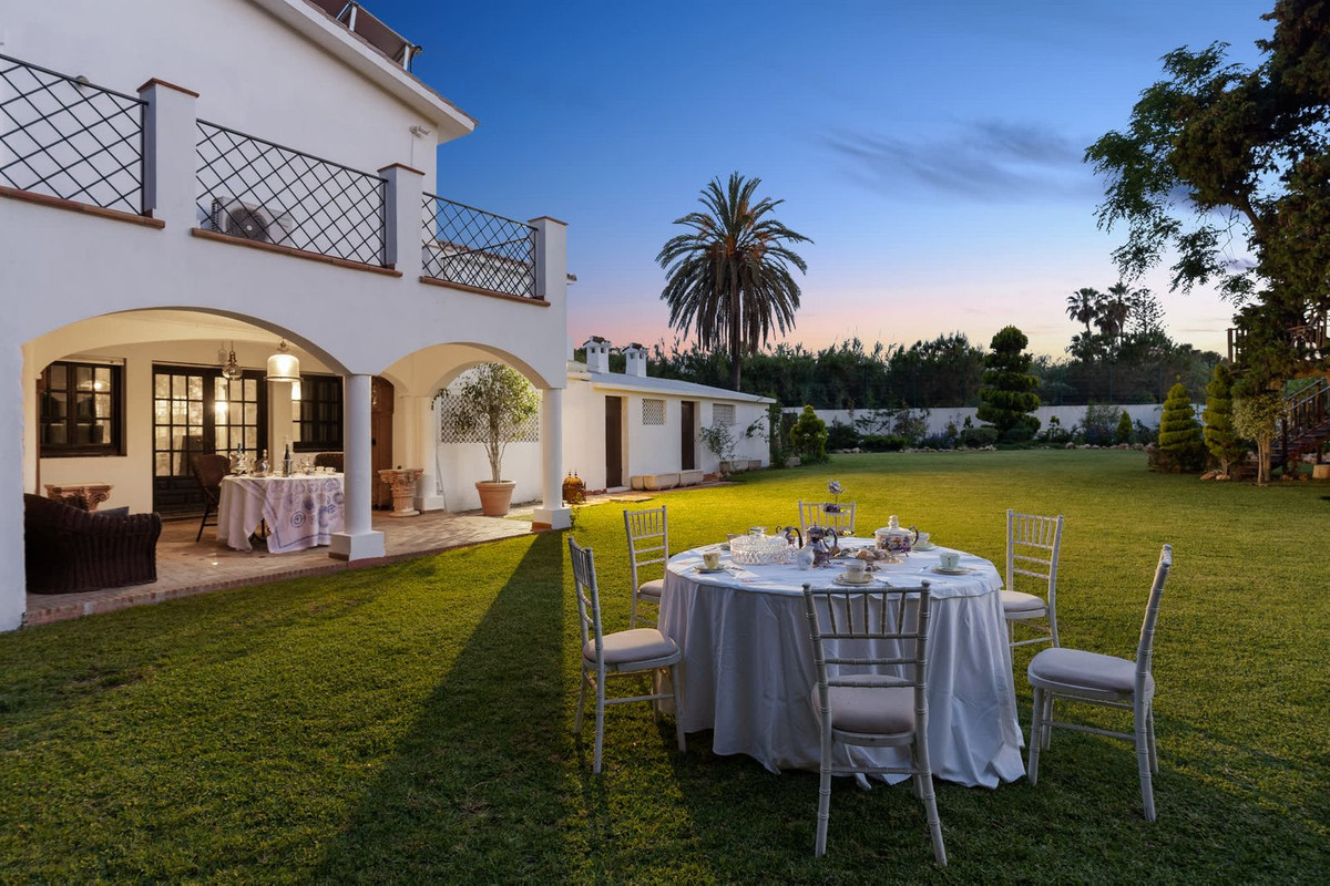 Se vende Villa - Chalet de 4 dormitorios en Costa Del Sol, Málaga, España