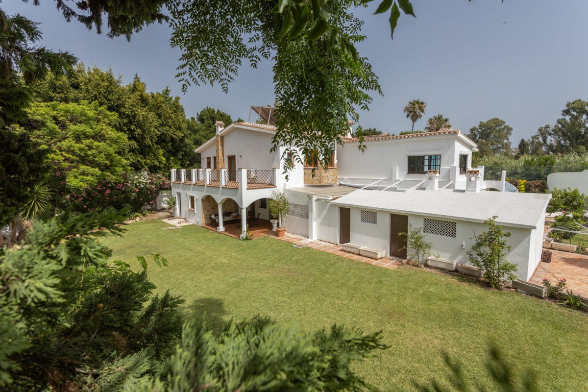 Se vende Villa - Chalet de 4 dormitorios en Costa Del Sol, Málaga, España