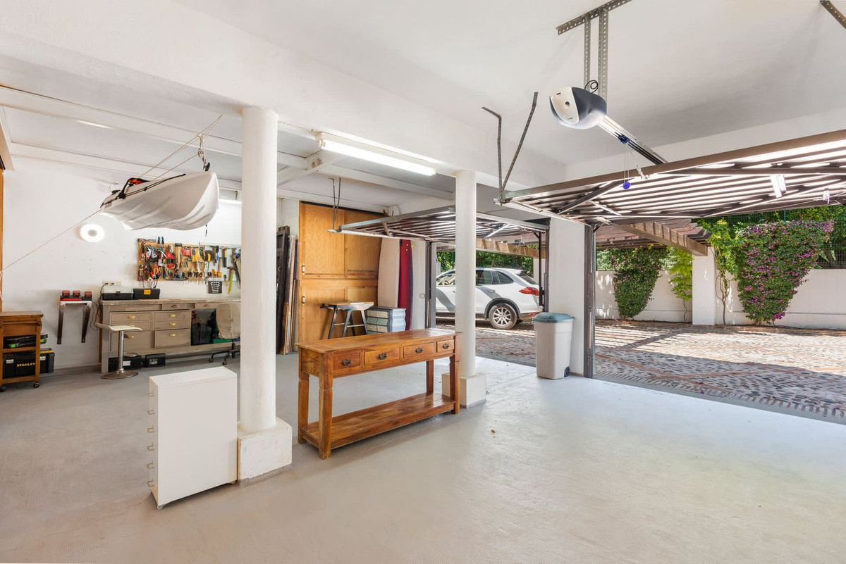 Se vende Villa - Chalet de 4 dormitorios en Costa Del Sol, Málaga, España