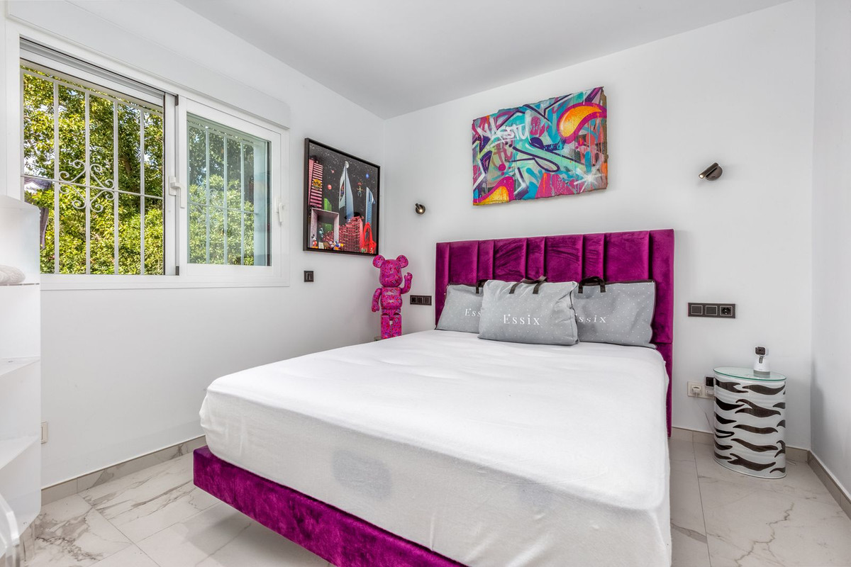 2 Bed Apartment for sale in Nueva Andalucía Costa Del Sol, Málaga, Spain