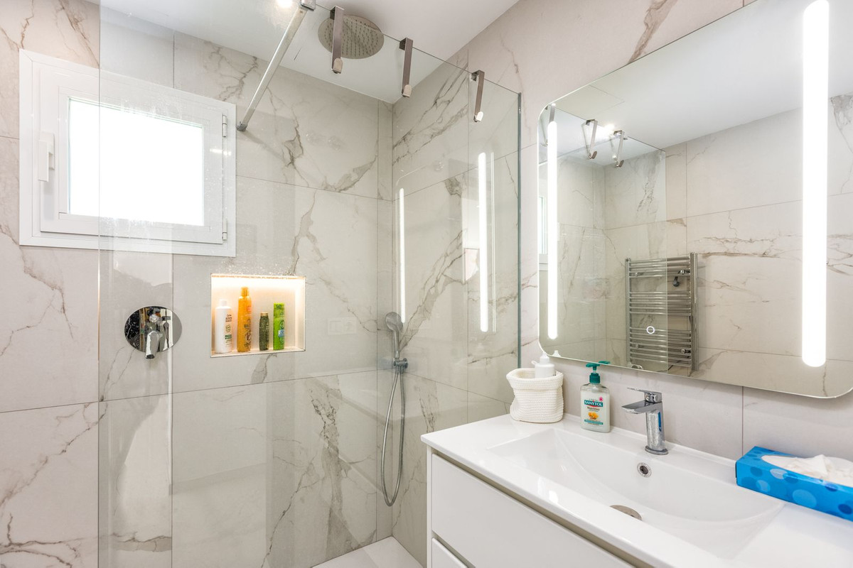 2 Bed Apartment for sale in Nueva Andalucía Costa Del Sol, Málaga, Spain