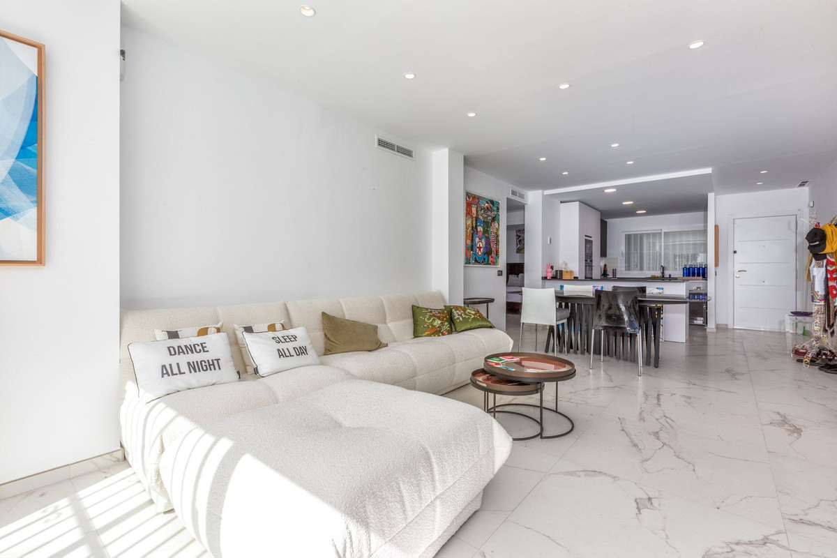 2 Bed Apartment for sale in Nueva Andalucía Costa Del Sol, Málaga, Spain