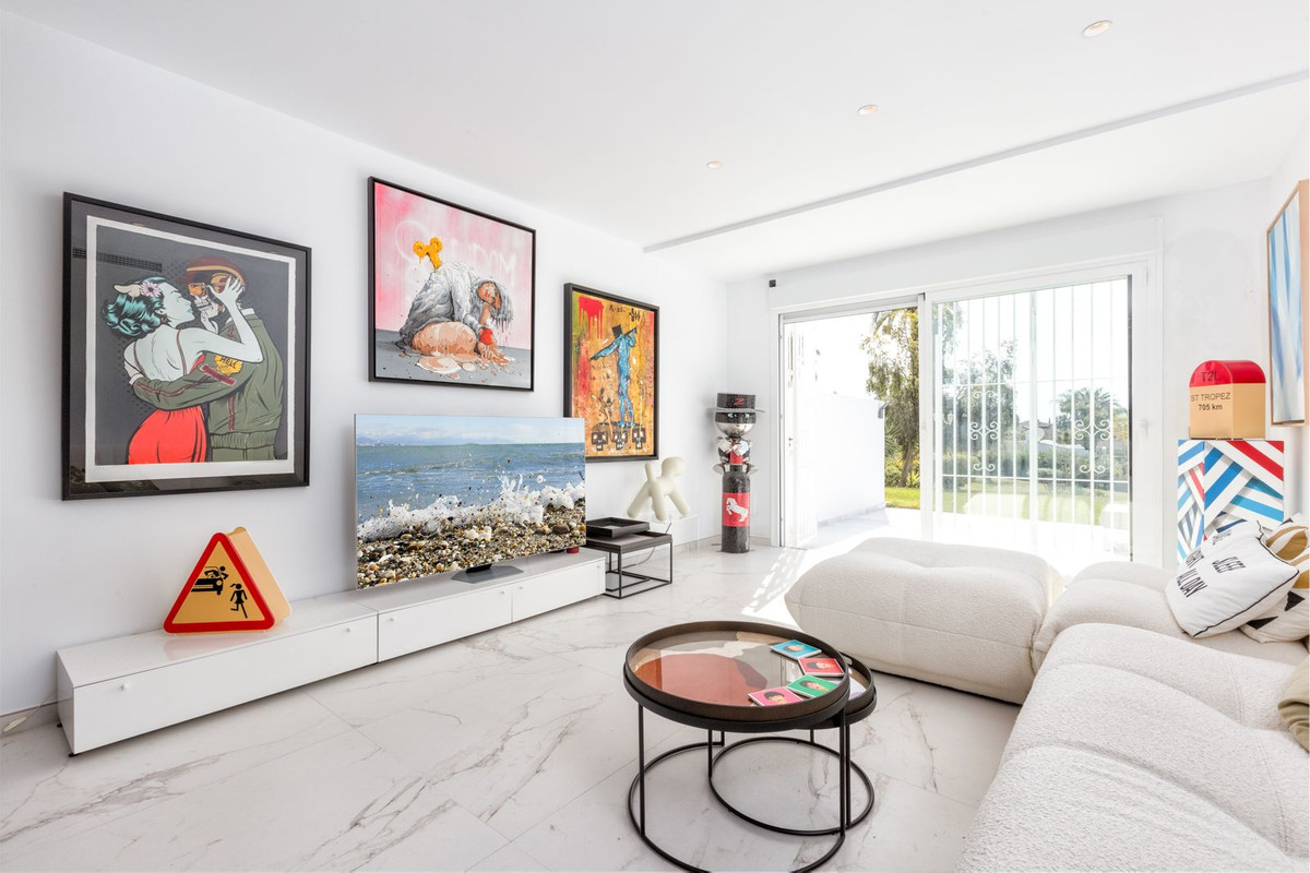 2 Bed Apartment for sale in Nueva Andalucía Costa Del Sol, Málaga, Spain