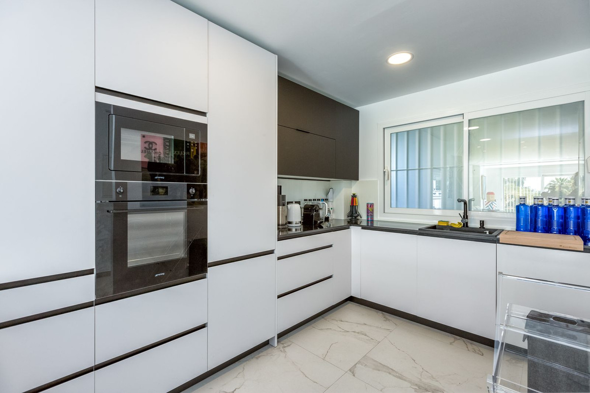 2 Bed Apartment for sale in Nueva Andalucía Costa Del Sol, Málaga, Spain