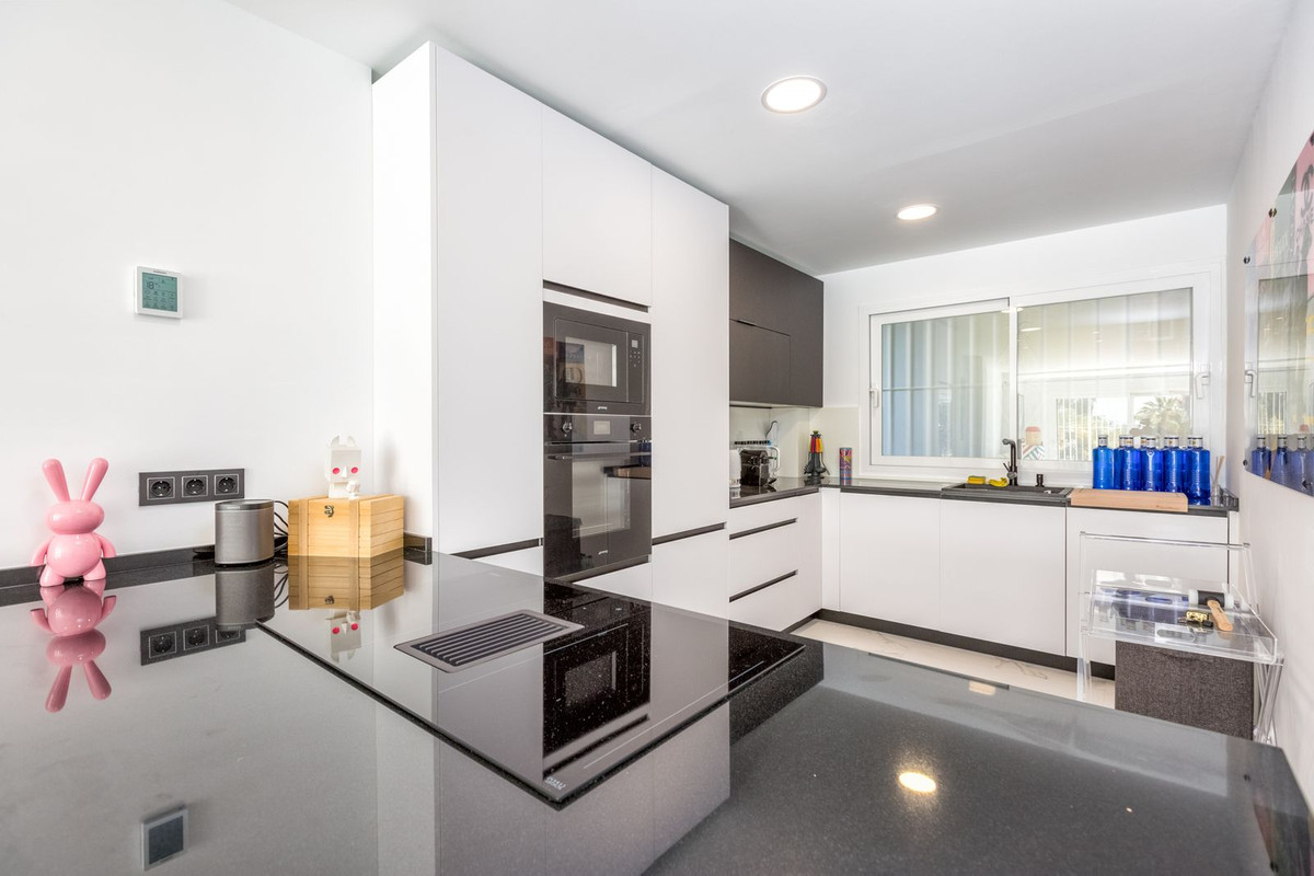 2 Bed Apartment for sale in Nueva Andalucía Costa Del Sol, Málaga, Spain