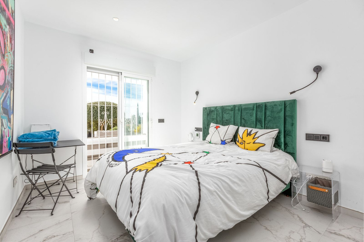 2 Bed Apartment for sale in Nueva Andalucía Costa Del Sol, Málaga, Spain