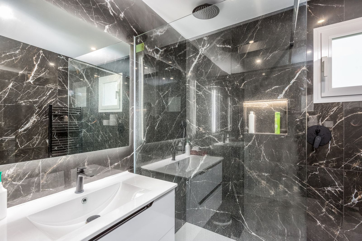 2 Bed Apartment for sale in Nueva Andalucía Costa Del Sol, Málaga, Spain