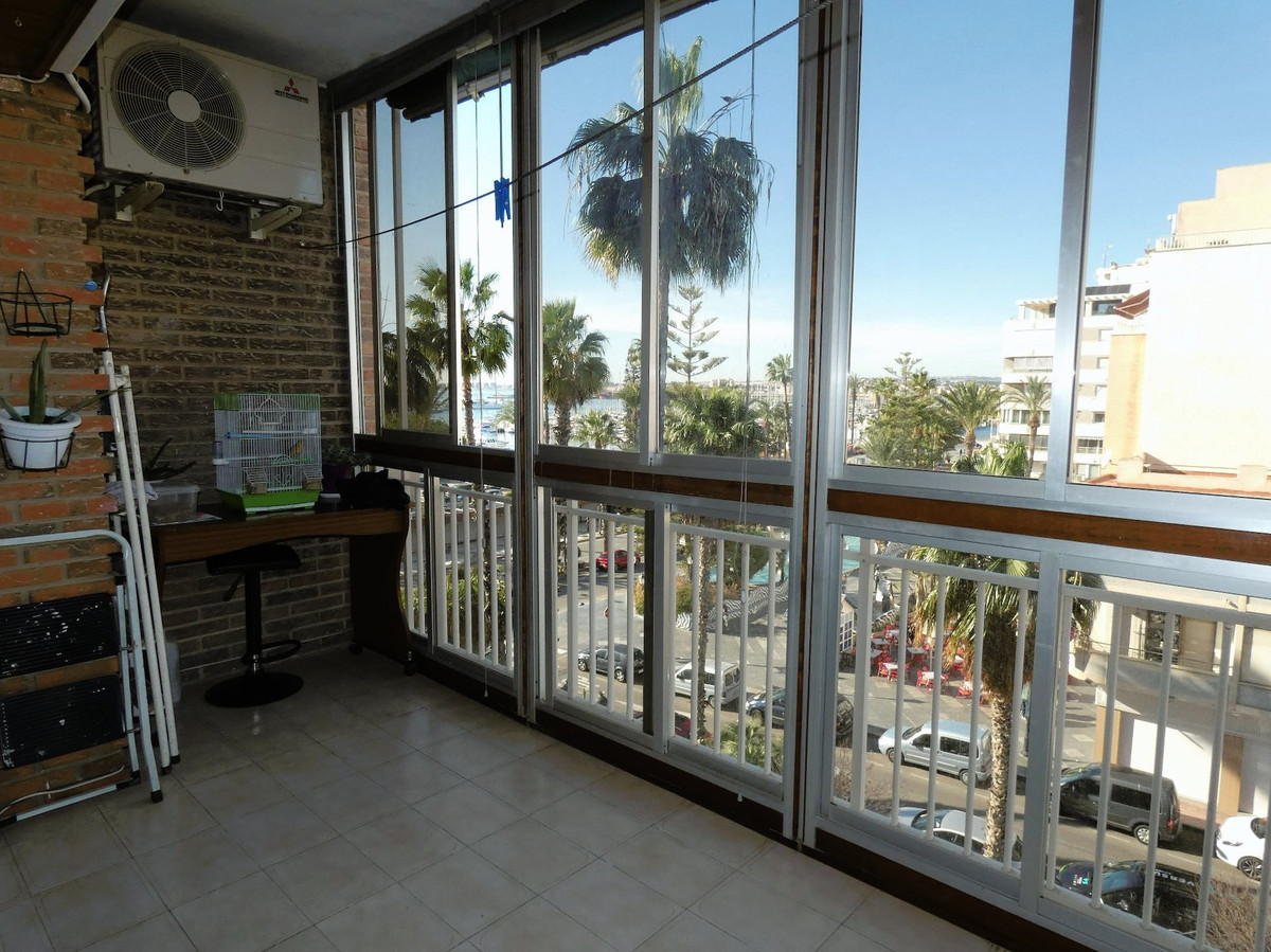 Se vende Apartamento Planta Media de 3 dormitorios en Costa Blanca, Alicante, España
