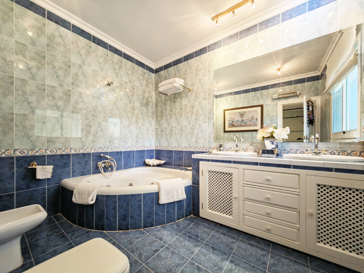 4 Bed Townhouse for sale in Marbesa Costa Del Sol, Málaga, Spain