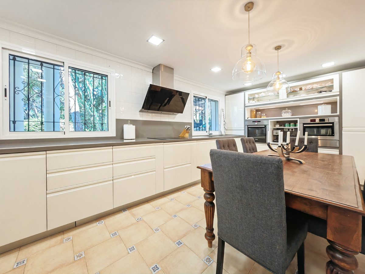 4 Bed Townhouse for sale in Marbesa Costa Del Sol, Málaga, Spain