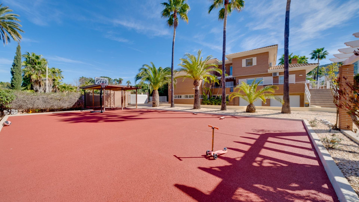 7 Bed Townhouse for sale in Benidorm Costa Blanca, Alicante, Spain
