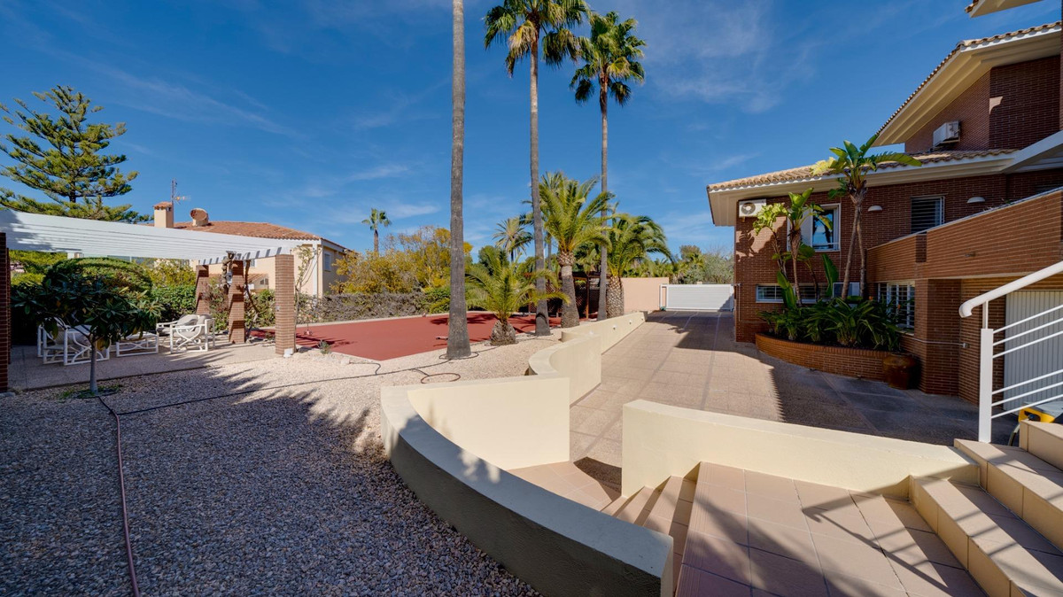 7 Bed Townhouse for sale in Benidorm Costa Blanca, Alicante, Spain