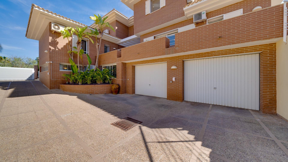7 Bed Townhouse for sale in Benidorm Costa Blanca, Alicante, Spain