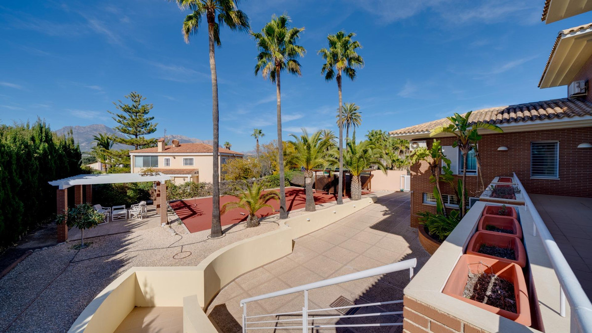 7 Bed Townhouse for sale in Benidorm Costa Blanca, Alicante, Spain