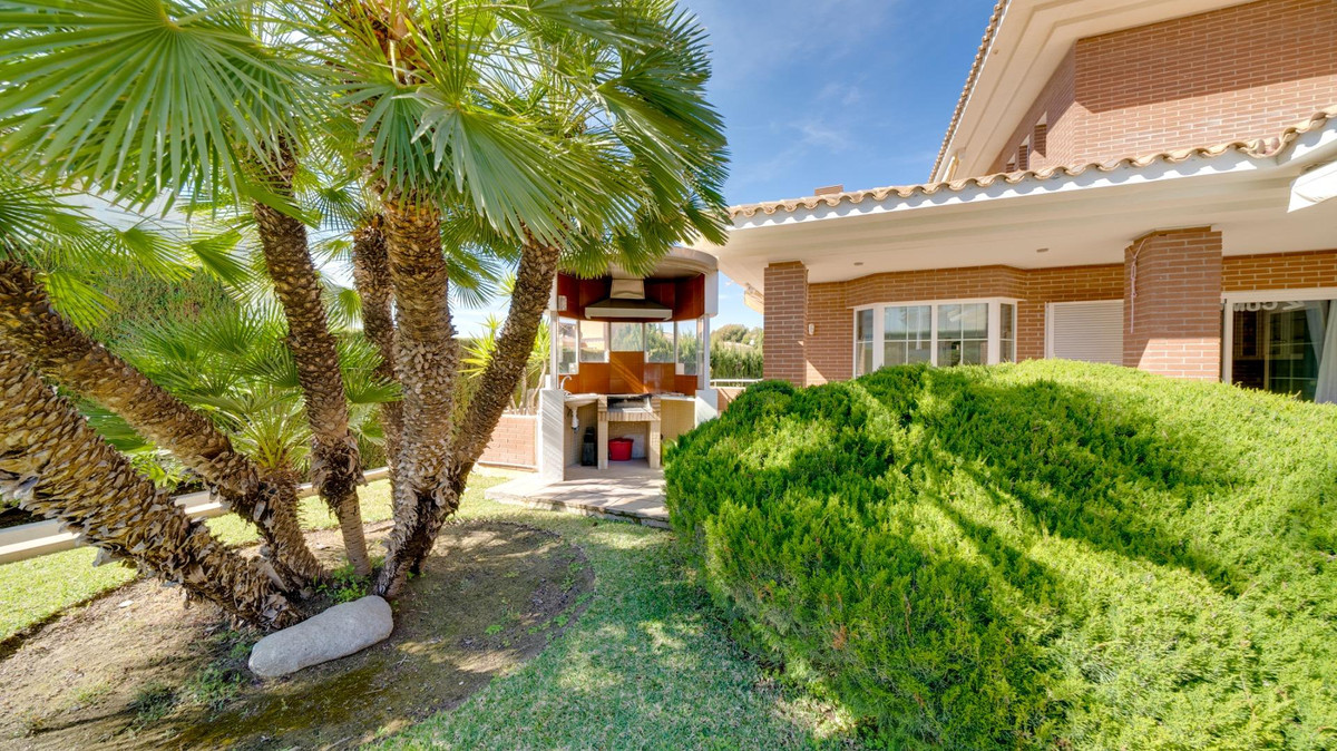 7 Bed Townhouse for sale in Benidorm Costa Blanca, Alicante, Spain